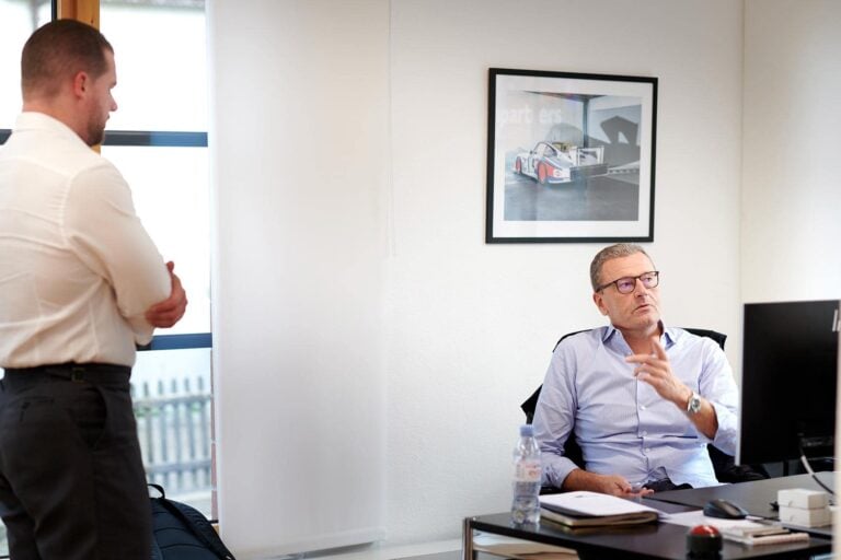 Pierre talking to Thomas min